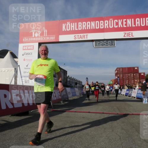 03.10.2025 - Köhlbrandbrückenlauf Matties Gatica Varas http://msf.ph/oto/9169782 03.10.2025 10:25:03 Ziel 1663, 1709, 1887, 1890, 1983, 1990, 2158, 2289, 2356, 2396, 3085, 3089, 3090 meine-sportfotos.de