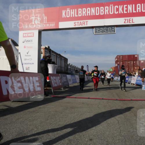 03.10.2025 - Köhlbrandbrückenlauf Matties Gatica Varas http://msf.ph/oto/9169786 03.10.2025 10:25:04 Ziel 1663, 1709, 1887, 1890, 1983, 1990, 2158, 2289, 2356, 2396, 3085, 3089, 3090 meine-sportfotos.de