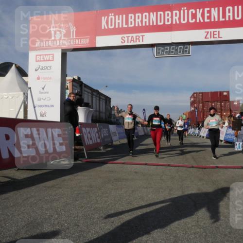 03.10.2025 - Köhlbrandbrückenlauf Matties Gatica Varas http://msf.ph/oto/9169788 03.10.2025 10:25:05 Ziel 1663, 1709, 1734, 1887, 1890, 1983, 1990, 2158, 2289, 2356, 2396, 3085, 3089, 3090 meine-sportfotos.de