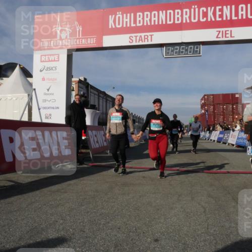 03.10.2025 - Köhlbrandbrückenlauf Matties Gatica Varas http://msf.ph/oto/9169792 03.10.2025 10:25:06 Ziel 1663, 1709, 1734, 1887, 2158, 2289, 2356, 2396, 3085, 3089, 3090 meine-sportfotos.de