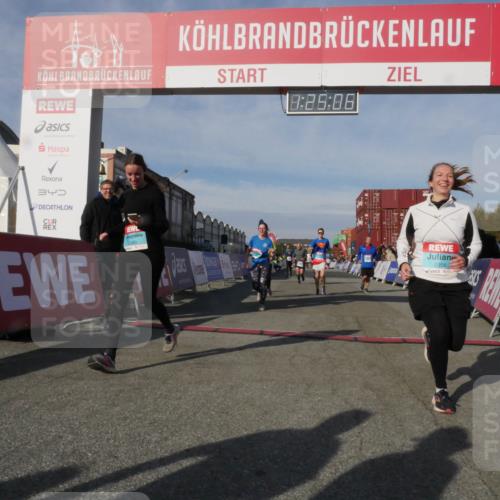 03.10.2025 - Köhlbrandbrückenlauf Matties Gatica Varas http://msf.ph/oto/9169800 03.10.2025 10:25:08 Ziel 1663, 1709, 1734, 1887, 2158, 2396, 3085, 3089, 3090 meine-sportfotos.de