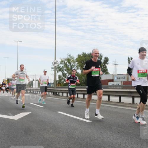 03.10.2025 - Köhlbrandbrückenlauf Matties Gatica Varas http://msf.ph/oto/9169802 03.10.2025 15:14:38 Position 3 7276, 8761 meine-sportfotos.de