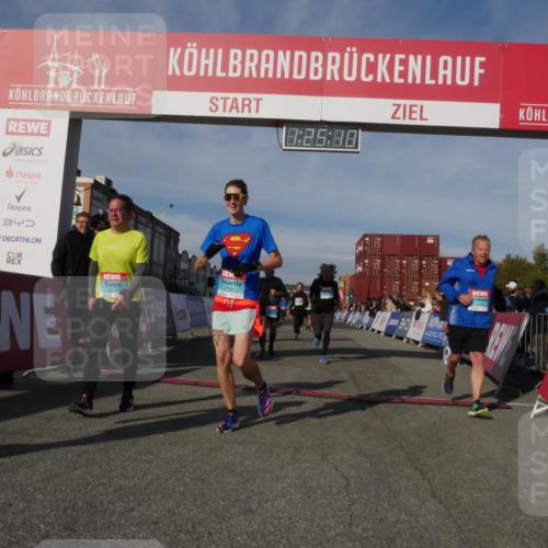03.10.2025 - Köhlbrandbrückenlauf Matties Gatica Varas http://msf.ph/oto/9169815 03.10.2025 10:25:12 Ziel 1734, 1814, 1887, 2396, 2408, 3089, 3090, 3234, 3455 meine-sportfotos.de