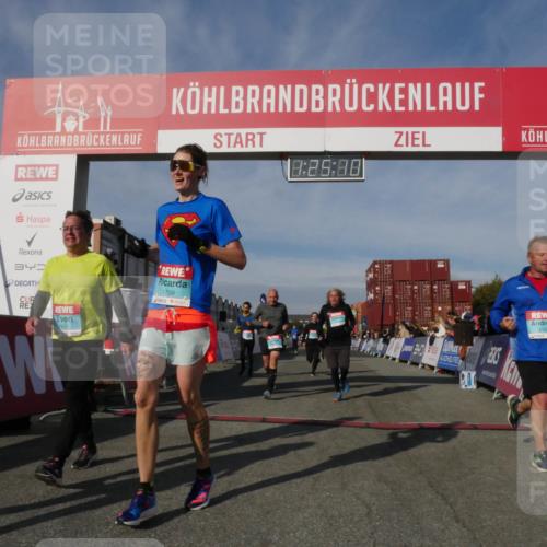 03.10.2025 - Köhlbrandbrückenlauf Matties Gatica Varas http://msf.ph/oto/9169817 03.10.2025 10:25:12 Ziel 1734, 1814, 1887, 2396, 2408, 3089, 3090, 3234, 3455 meine-sportfotos.de