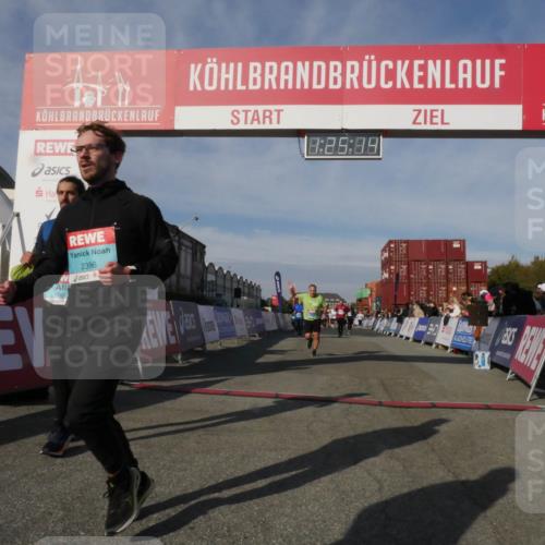 03.10.2025 - Köhlbrandbrückenlauf Matties Gatica Varas http://msf.ph/oto/9169830 03.10.2025 10:25:15 Ziel 1734, 1814, 2408, 3234, 3455 meine-sportfotos.de