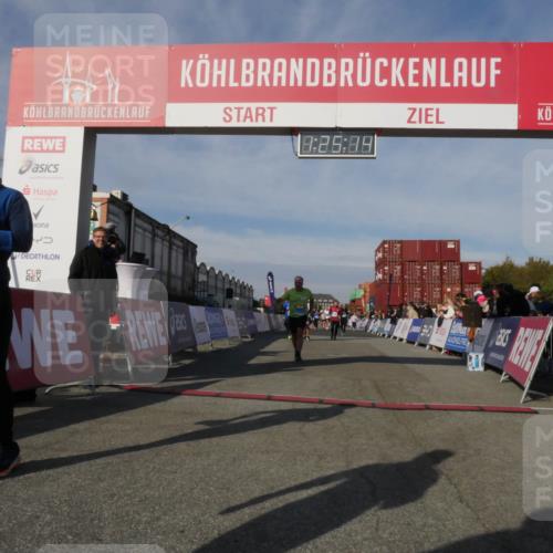 03.10.2025 - Köhlbrandbrückenlauf Matties Gatica Varas http://msf.ph/oto/9169832 03.10.2025 10:25:16 Ziel 1734, 1814, 2249, 2250, 2408, 3234, 3455 meine-sportfotos.de