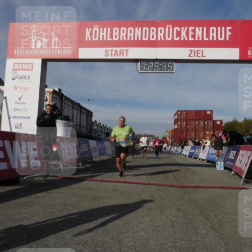 03.10.2025 - Köhlbrandbrückenlauf Matties Gatica Varas http://msf.ph/oto/9169838 03.10.2025 10:25:17 Ziel 1734, 1814, 2249, 2250, 2408, 3234, 3455 meine-sportfotos.de