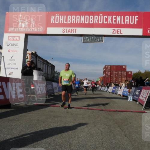 03.10.2025 - Köhlbrandbrückenlauf Matties Gatica Varas http://msf.ph/oto/9169840 03.10.2025 10:25:18 Ziel 1814, 2083, 2249, 2250, 2408, 2509, 2618, 3084, 3234, 3455 meine-sportfotos.de