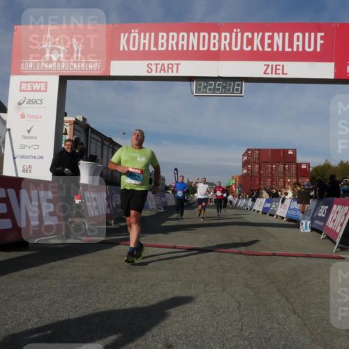 03.10.2025 - Köhlbrandbrückenlauf Matties Gatica Varas http://msf.ph/oto/9169841 03.10.2025 10:25:18 Ziel 1814, 2083, 2249, 2250, 2408, 2509, 2618, 3084, 3234, 3455 meine-sportfotos.de