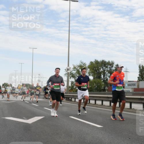 03.10.2025 - Köhlbrandbrückenlauf Matties Gatica Varas http://msf.ph/oto/9169842 03.10.2025 15:14:47 Position 3  meine-sportfotos.de