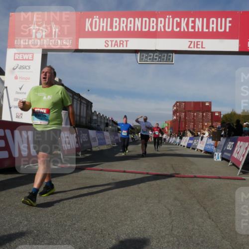 03.10.2025 - Köhlbrandbrückenlauf Matties Gatica Varas http://msf.ph/oto/9169845 03.10.2025 10:25:19 Ziel 1814, 2083, 2249, 2250, 2393, 2408, 2509, 2618, 3084, 3234, 3455, 3519, 3520 meine-sportfotos.de