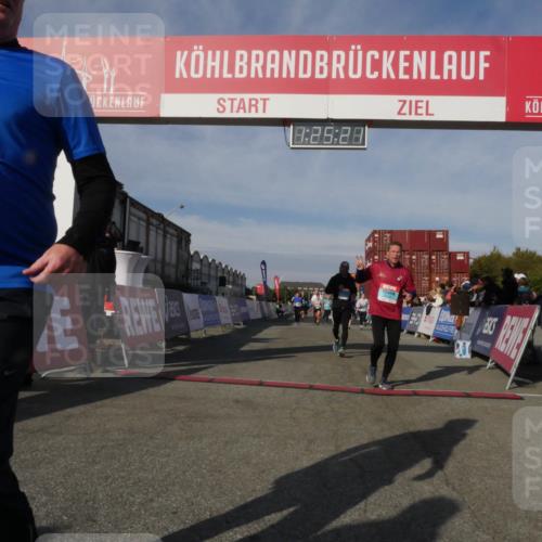 03.10.2025 - Köhlbrandbrückenlauf Matties Gatica Varas http://msf.ph/oto/9169859 03.10.2025 10:25:23 Ziel 2083, 2249, 2250, 2393, 2408, 2509, 2618, 2828, 2873, 3003, 3004, 3084, 3102, 3455, 3519, 3520, 3771 meine-sportfotos.de