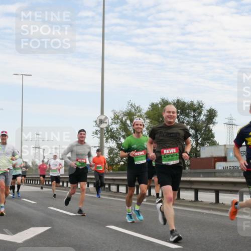 03.10.2025 - Köhlbrandbrückenlauf Matties Gatica Varas http://msf.ph/oto/9169864 03.10.2025 15:14:52 Position 3 7132, 9087, 9086 meine-sportfotos.de