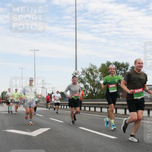 03.10.2025 - Köhlbrandbrückenlauf Matties Gatica Varas http://msf.ph/oto/9169866 03.10.2025 15:14:53 Position 3  meine-sportfotos.de