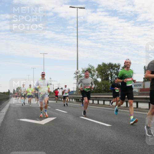 03.10.2025 - Köhlbrandbrückenlauf Matties Gatica Varas http://msf.ph/oto/9169868 03.10.2025 15:14:53 Position 3  meine-sportfotos.de