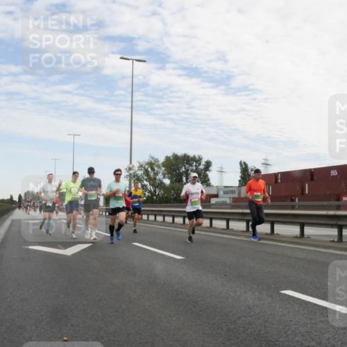 03.10.2025 - Köhlbrandbrückenlauf Matties Gatica Varas http://msf.ph/oto/9169880 03.10.2025 15:14:56 Position 3  meine-sportfotos.de
