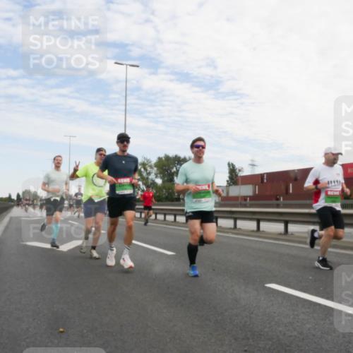 03.10.2025 - Köhlbrandbrückenlauf Matties Gatica Varas http://msf.ph/oto/9169886 03.10.2025 15:14:57 Position 3  meine-sportfotos.de