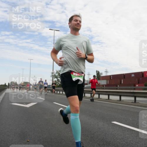 03.10.2025 - Köhlbrandbrückenlauf Matties Gatica Varas http://msf.ph/oto/9169895 03.10.2025 15:14:59 Position 3  meine-sportfotos.de