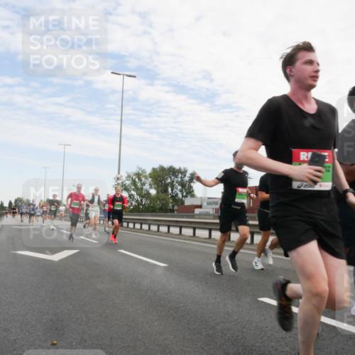 03.10.2025 - Köhlbrandbrückenlauf Matties Gatica Varas http://msf.ph/oto/9169939 03.10.2025 15:15:10 Position 3  meine-sportfotos.de