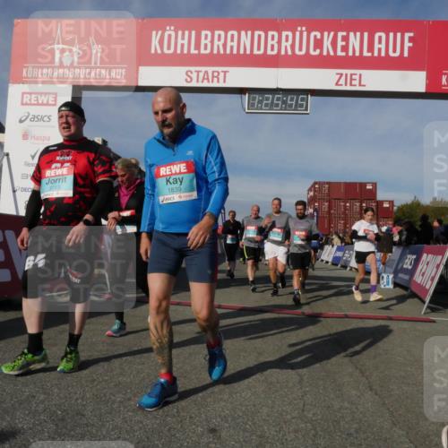 03.10.2025 - Köhlbrandbrückenlauf Matties Gatica Varas http://msf.ph/oto/9169955 03.10.2025 10:25:47 Ziel 1652, 1653, 1948, 1950, 1998, 2002, 2003, 2251, 2489, 2787, 3022, 3024, 3026, 3027, 3441, 3443 meine-sportfotos.de