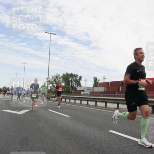 03.10.2025 - Köhlbrandbrückenlauf Matties Gatica Varas http://msf.ph/oto/9169960 03.10.2025 15:15:15 Position 3  meine-sportfotos.de