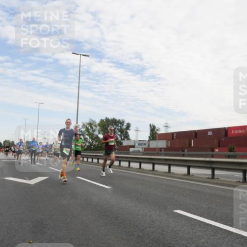 03.10.2025 - Köhlbrandbrückenlauf Matties Gatica Varas http://msf.ph/oto/9169962 03.10.2025 15:15:15 Position 3  meine-sportfotos.de