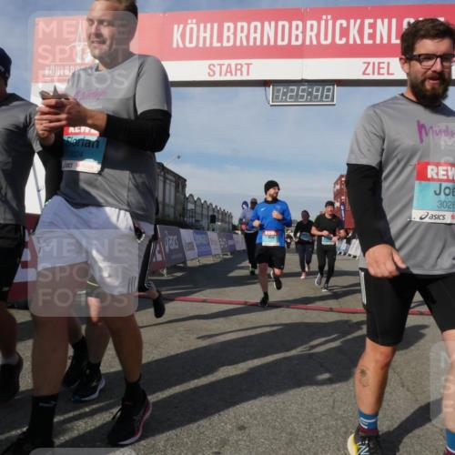03.10.2025 - Köhlbrandbrückenlauf Matties Gatica Varas http://msf.ph/oto/9169969 03.10.2025 10:25:50 Ziel 1652, 1948, 1998, 2002, 2003, 2251, 2382, 2383, 2489, 2635, 2644, 2787, 3441, 3443 meine-sportfotos.de