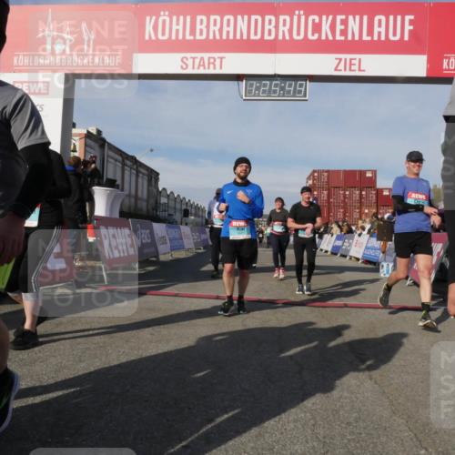 03.10.2025 - Köhlbrandbrückenlauf Matties Gatica Varas http://msf.ph/oto/9169971 03.10.2025 10:25:51 Ziel 1948, 1998, 2002, 2003, 2251, 2382, 2383, 2489, 2635, 2644, 2787, 3443 meine-sportfotos.de