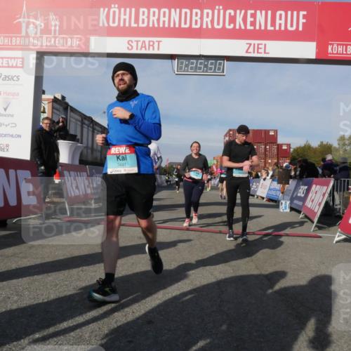 03.10.2025 - Köhlbrandbrückenlauf Matties Gatica Varas http://msf.ph/oto/9169974 03.10.2025 10:25:52 Ziel 1948, 1998, 2002, 2003, 2251, 2382, 2383, 2489, 2635, 2644, 2787 meine-sportfotos.de