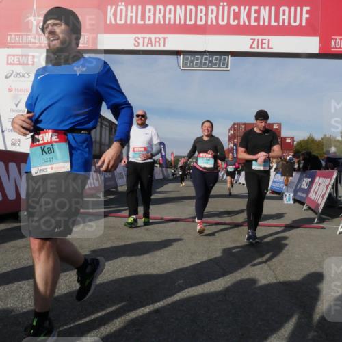 03.10.2025 - Köhlbrandbrückenlauf Matties Gatica Varas http://msf.ph/oto/9169976 03.10.2025 10:25:52 Ziel 1948, 1998, 2002, 2003, 2251, 2382, 2383, 2489, 2635, 2644, 2787 meine-sportfotos.de