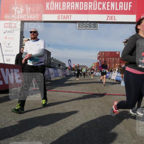 03.10.2025 - Köhlbrandbrückenlauf Matties Gatica Varas http://msf.ph/oto/9169981 03.10.2025 10:25:53 Ziel 1948, 1998, 2251, 2382, 2383, 2489, 2635, 2644, 2787 meine-sportfotos.de