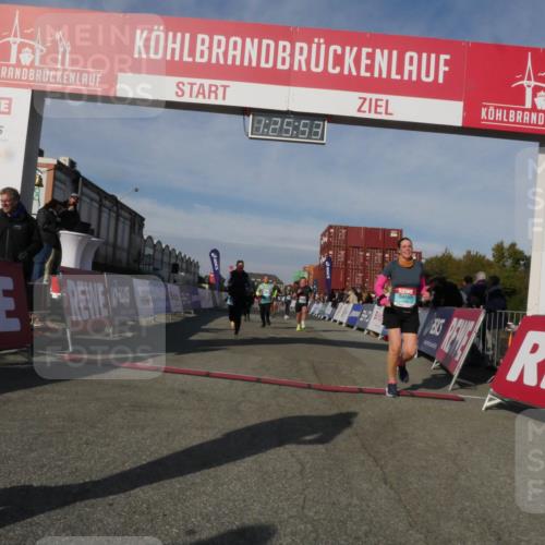 03.10.2025 - Köhlbrandbrückenlauf Matties Gatica Varas http://msf.ph/oto/9169985 03.10.2025 10:25:54 Ziel 1948, 1998, 2000, 2251, 2382, 2383, 2489, 2635, 2644, 2787 meine-sportfotos.de