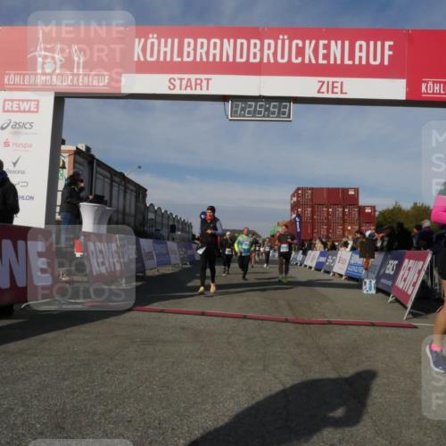 03.10.2025 - Köhlbrandbrückenlauf Matties Gatica Varas http://msf.ph/oto/9169989 03.10.2025 10:25:55 Ziel 1948, 2000, 2251, 2382, 2383, 2489, 2635, 2644, 2787 meine-sportfotos.de