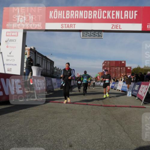 03.10.2025 - Köhlbrandbrückenlauf Matties Gatica Varas http://msf.ph/oto/9169992 03.10.2025 10:25:56 Ziel 1948, 2000, 2251, 2382, 2383, 2406, 2489, 2635, 2644, 2787 meine-sportfotos.de