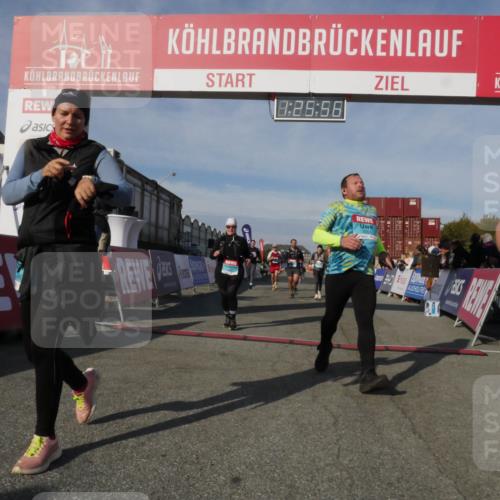03.10.2025 - Köhlbrandbrückenlauf Matties Gatica Varas http://msf.ph/oto/9170000 03.10.2025 10:25:58 Ziel 2000, 2382, 2383, 2406, 2635, 2644, 2787 meine-sportfotos.de