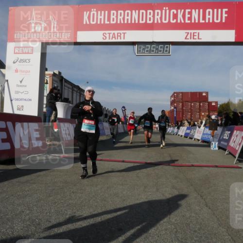 03.10.2025 - Köhlbrandbrückenlauf Matties Gatica Varas http://msf.ph/oto/9170007 03.10.2025 10:26:00 Ziel 1940, 2000, 2382, 2383, 2406, 2532, 2635, 2644 meine-sportfotos.de