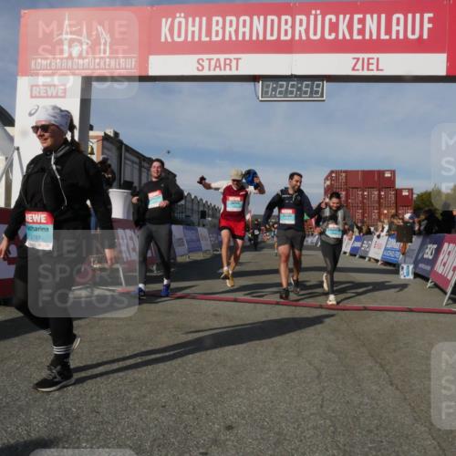 03.10.2025 - Köhlbrandbrückenlauf Matties Gatica Varas http://msf.ph/oto/9170012 03.10.2025 10:26:01 Ziel 1940, 2000, 2382, 2383, 2406, 2532, 2635, 2644 meine-sportfotos.de
