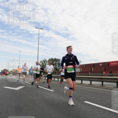 03.10.2025 - Köhlbrandbrückenlauf Matties Gatica Varas http://msf.ph/oto/9170016 03.10.2025 15:15:29 Position 3  meine-sportfotos.de