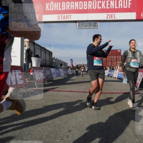 03.10.2025 - Köhlbrandbrückenlauf Matties Gatica Varas http://msf.ph/oto/9170017 03.10.2025 10:26:02 Ziel 1940, 2000, 2406, 2532, 3151 meine-sportfotos.de