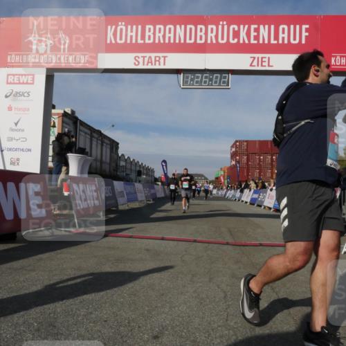 03.10.2025 - Köhlbrandbrückenlauf Matties Gatica Varas http://msf.ph/oto/9170020 03.10.2025 10:26:03 Ziel 1924, 1940, 2000, 2406, 2532, 3151 meine-sportfotos.de