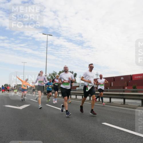 03.10.2025 - Köhlbrandbrückenlauf Matties Gatica Varas http://msf.ph/oto/9170021 03.10.2025 15:15:30 Position 3  meine-sportfotos.de