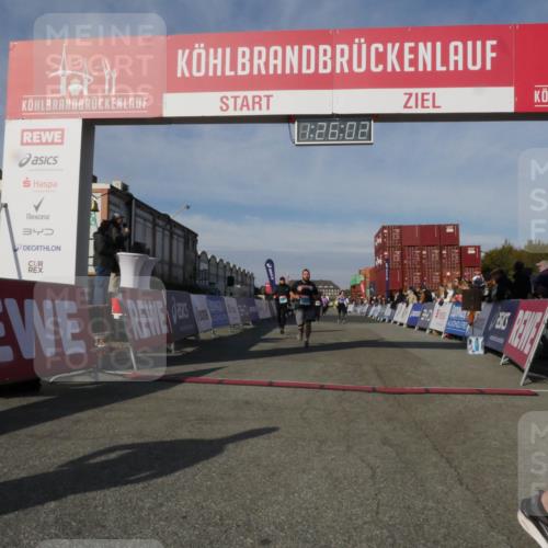03.10.2025 - Köhlbrandbrückenlauf Matties Gatica Varas http://msf.ph/oto/9170022 03.10.2025 10:26:04 Ziel 1847, 1924, 1940, 2000, 2406, 2532, 3151 meine-sportfotos.de