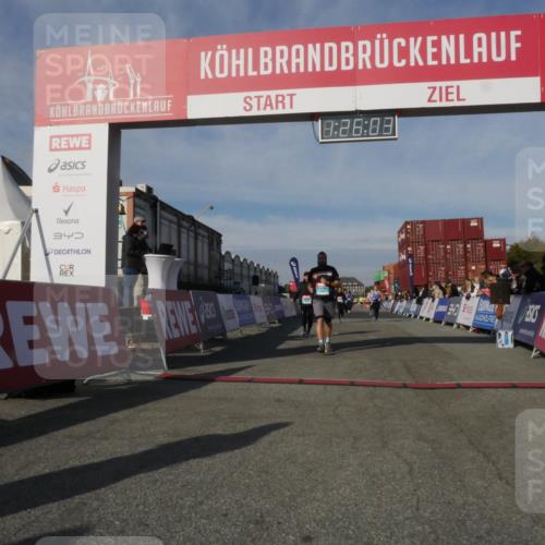 03.10.2025 - Köhlbrandbrückenlauf Matties Gatica Varas http://msf.ph/oto/9170026 03.10.2025 10:26:05 Ziel 1847, 1924, 1940, 2000, 2406, 2532, 3151 meine-sportfotos.de