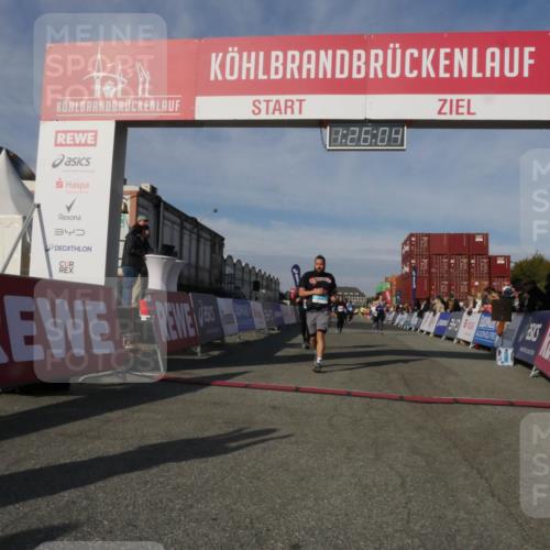 03.10.2025 - Köhlbrandbrückenlauf Matties Gatica Varas http://msf.ph/oto/9170028 03.10.2025 10:26:05 Ziel 1847, 1924, 1940, 2000, 2406, 2532, 3151 meine-sportfotos.de