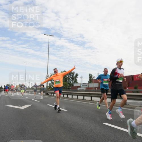 03.10.2025 - Köhlbrandbrückenlauf Matties Gatica Varas http://msf.ph/oto/9170029 03.10.2025 15:15:32 Position 3  meine-sportfotos.de