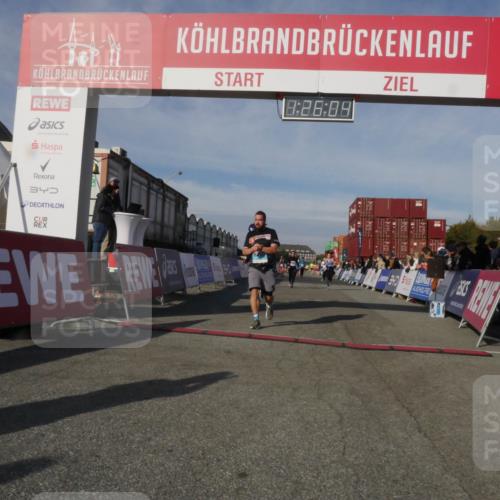 03.10.2025 - Köhlbrandbrückenlauf Matties Gatica Varas http://msf.ph/oto/9170030 03.10.2025 10:26:06 Ziel 1847, 1924, 1940, 2000, 2111, 2406, 2532, 3151 meine-sportfotos.de