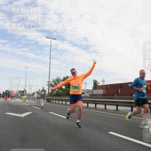 03.10.2025 - Köhlbrandbrückenlauf Matties Gatica Varas http://msf.ph/oto/9170031 03.10.2025 15:15:32 Position 3 7201 meine-sportfotos.de