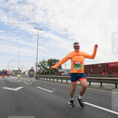03.10.2025 - Köhlbrandbrückenlauf Matties Gatica Varas http://msf.ph/oto/9170033 03.10.2025 15:15:33 Position 3 7584 meine-sportfotos.de