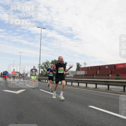 03.10.2025 - Köhlbrandbrückenlauf Matties Gatica Varas http://msf.ph/oto/9170041 03.10.2025 15:15:35 Position 3  meine-sportfotos.de