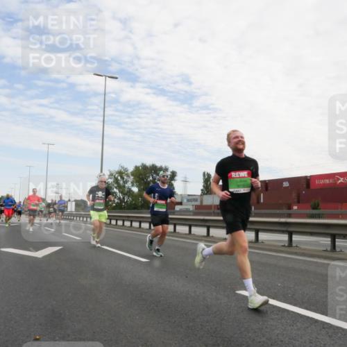 03.10.2025 - Köhlbrandbrückenlauf Matties Gatica Varas http://msf.ph/oto/9170043 03.10.2025 15:15:35 Position 3 9715 meine-sportfotos.de